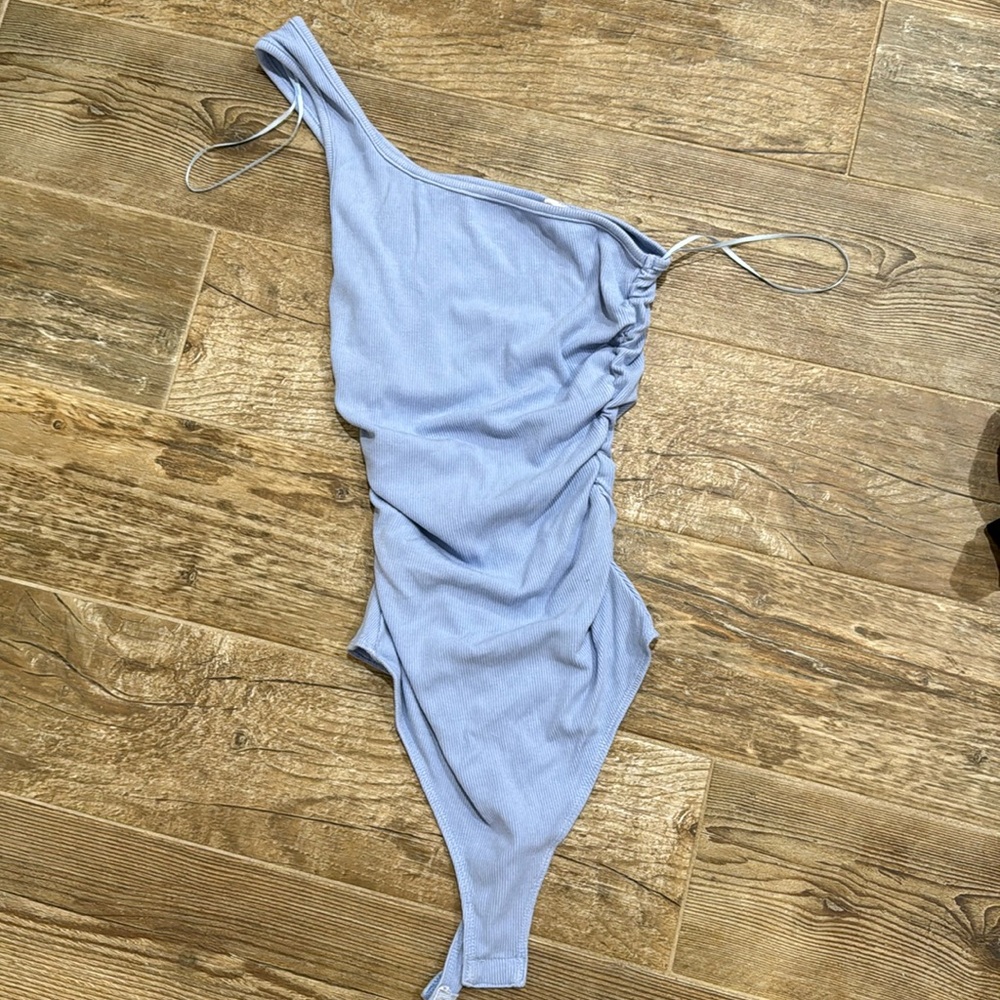 Ribbed one-shoulder Lelis bodysuit. Size small.
